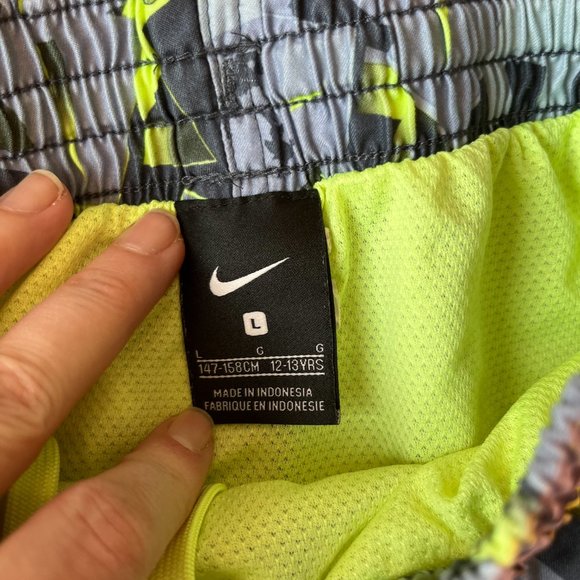Boy's Nike Swim Trunks Excellent Condition - Picture 3 of 5
